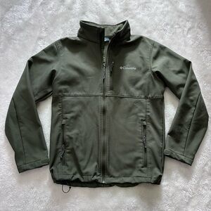 Men’s Columbia jacket, size M, hardly worn, great condition.